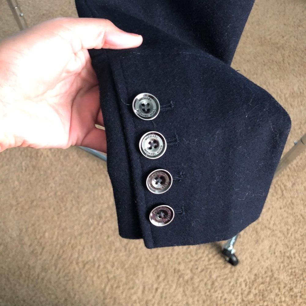 Clothes - Picture 3 of 4